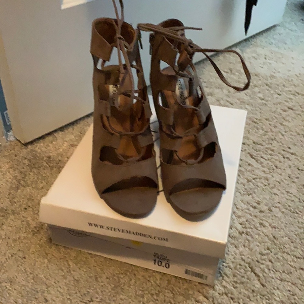 Opened toed heel gently worn